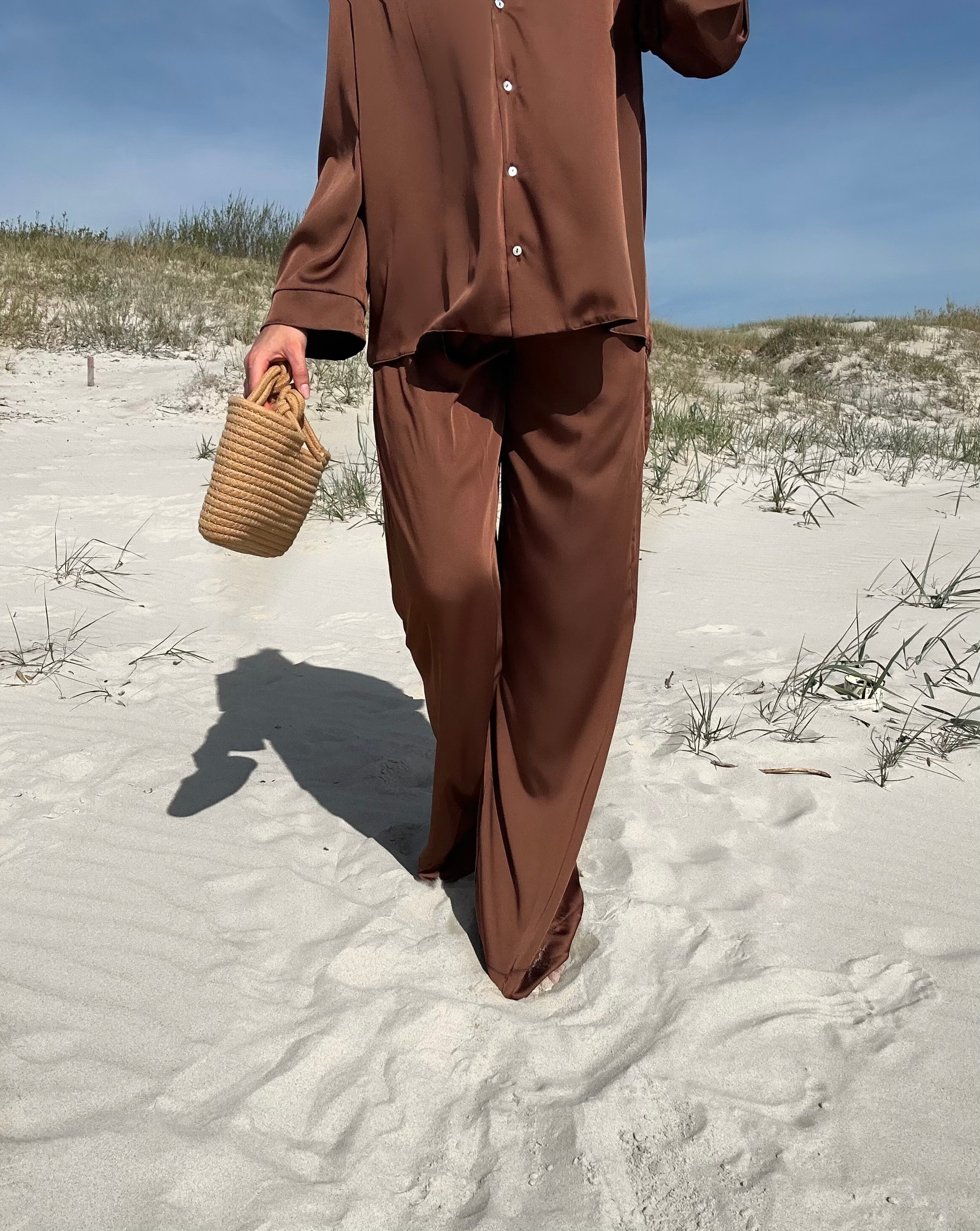 Zīdains uzvalks ar biksēm