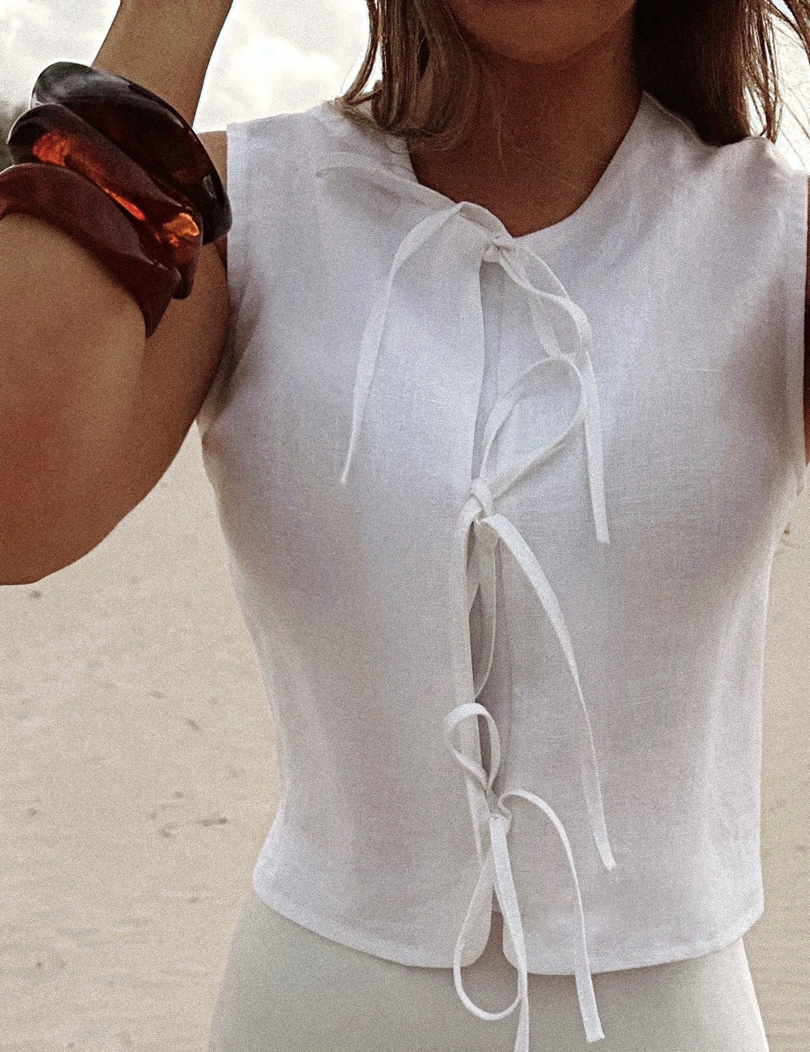 Linen vest with laces mira