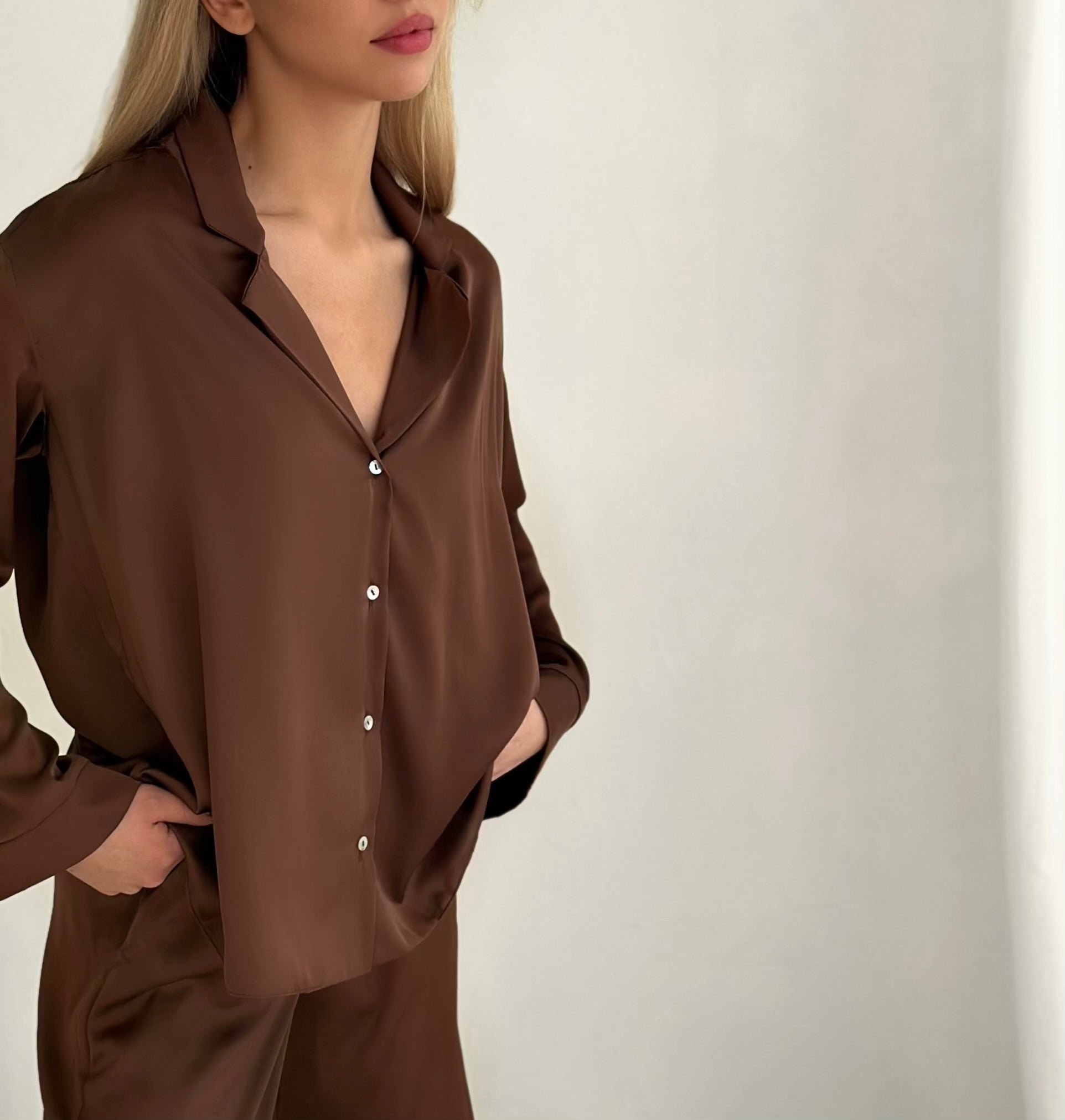 Šilkinis kostiumėlis su šortais