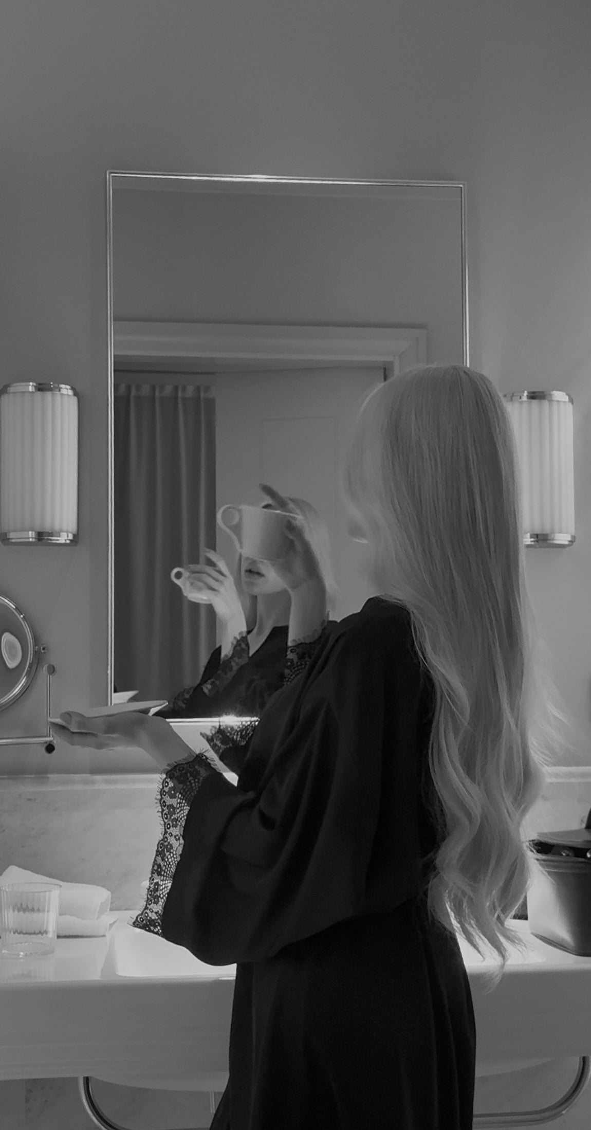 Chalatas su nėriniais