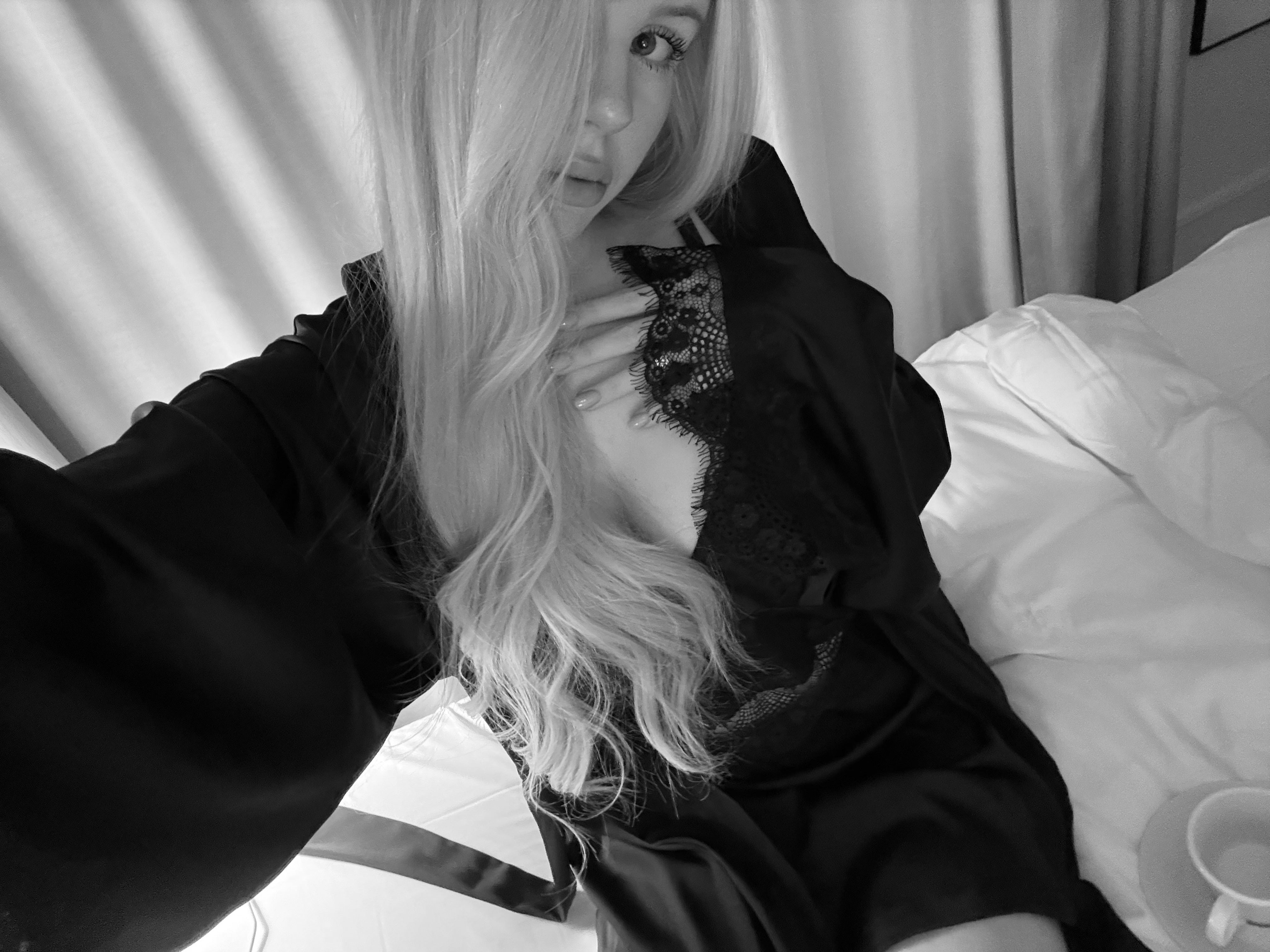 Naktinių ir chalato komplektas su nėriniais