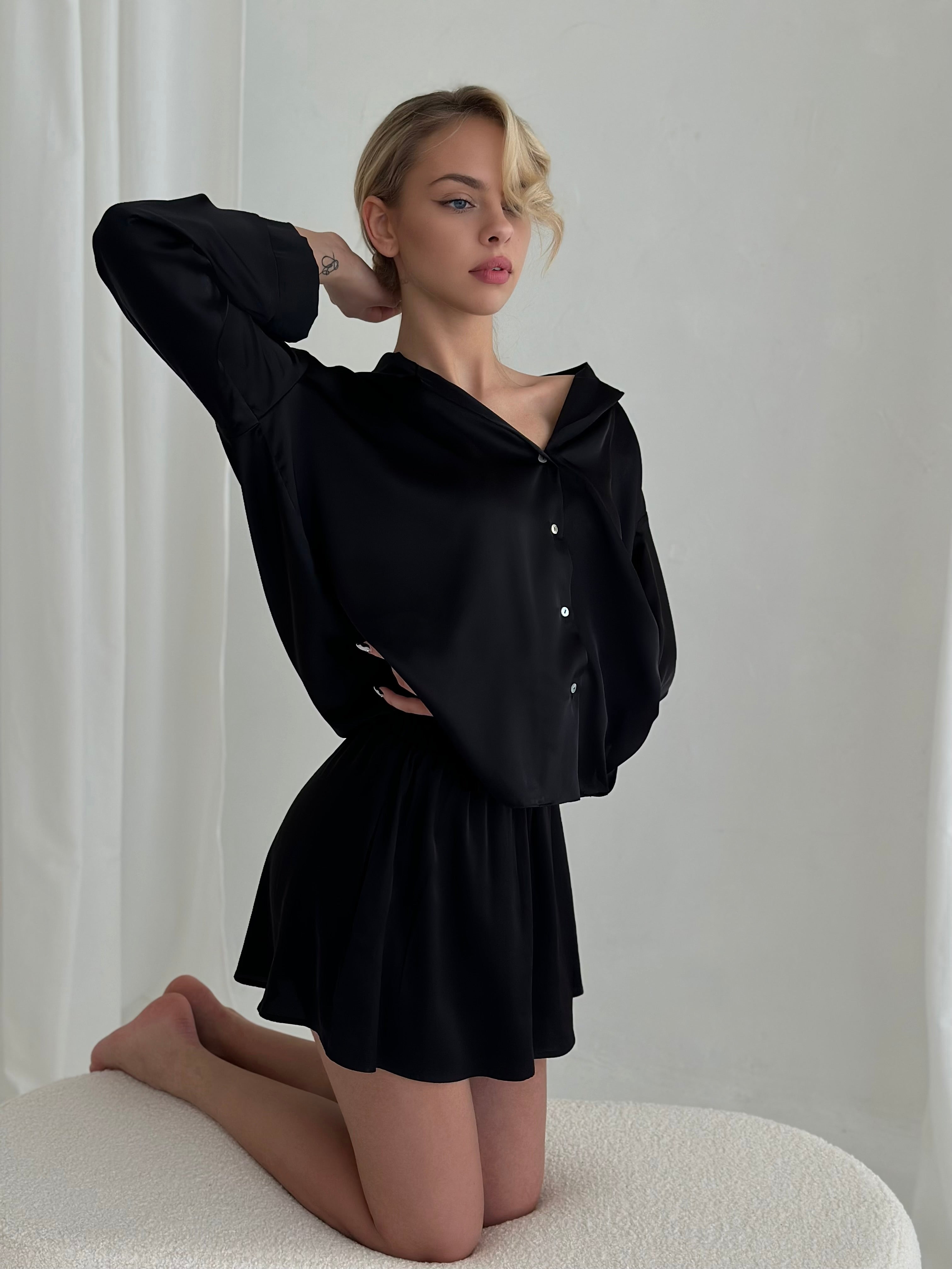 Šilkinis kostiumėlis su šortais