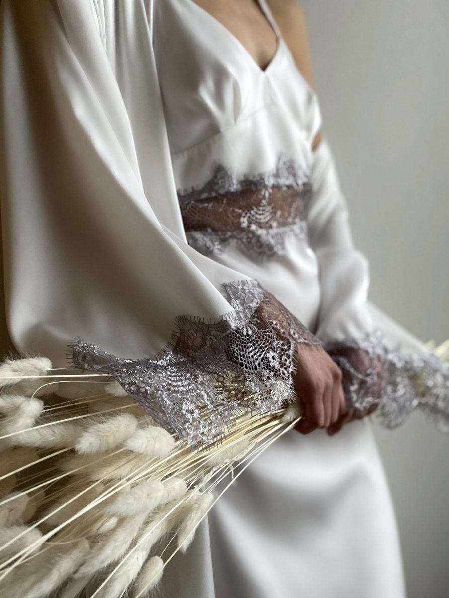 Baltas chalatas su nėriniais - Chère Madam