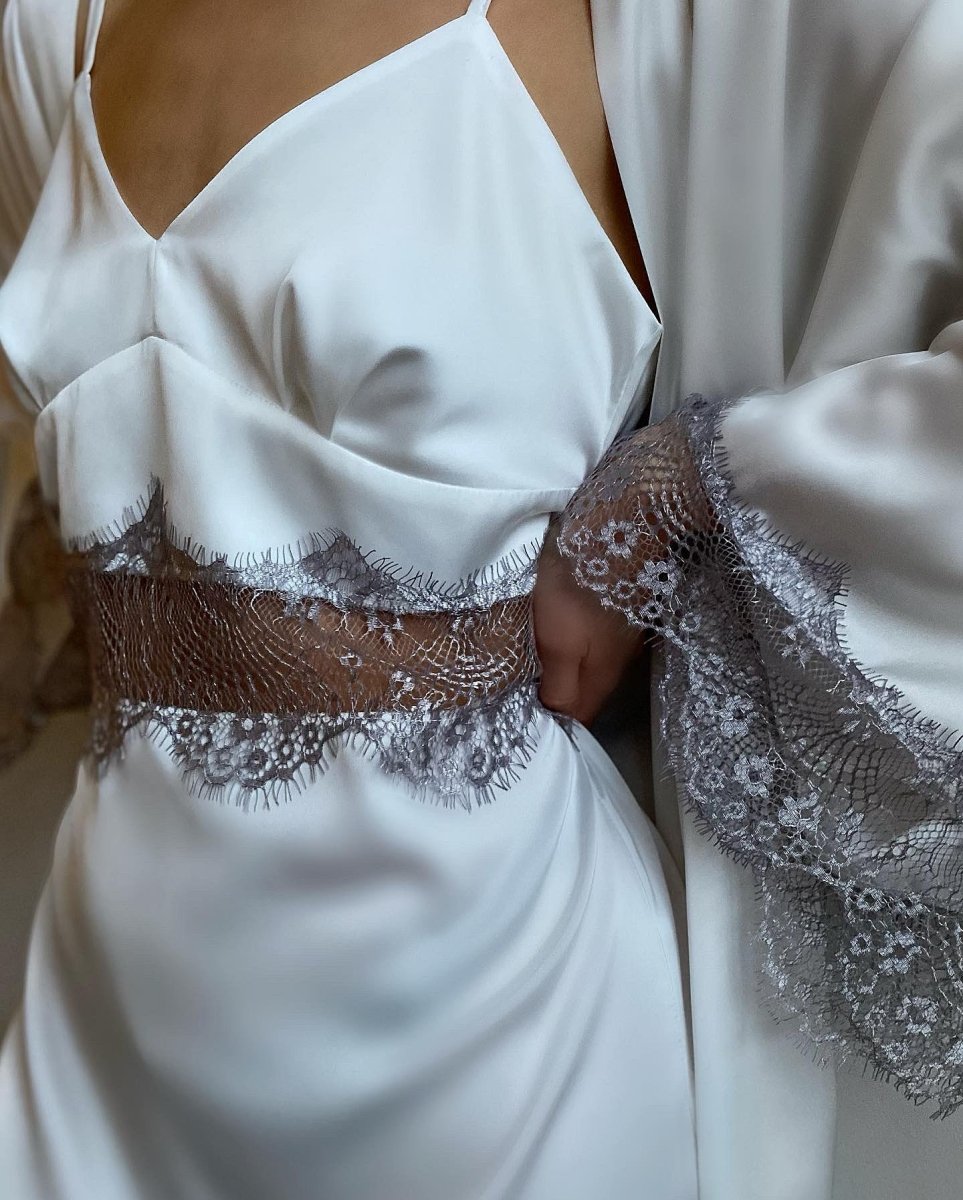 Balti naktiniai ir chalatas su nėriniais - Chère Madam