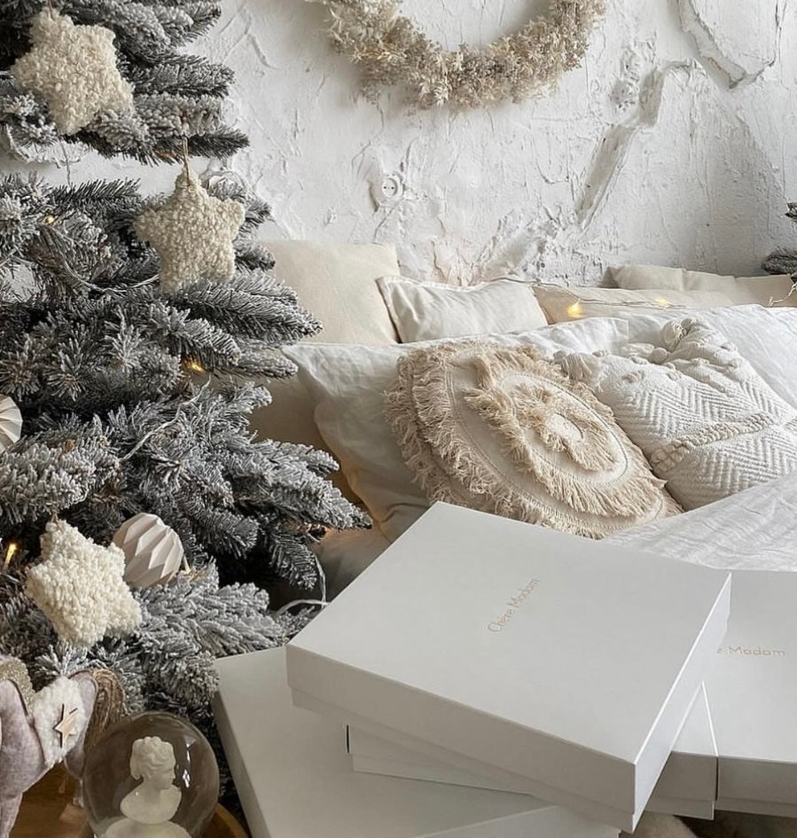 Chalatas su nėriniais