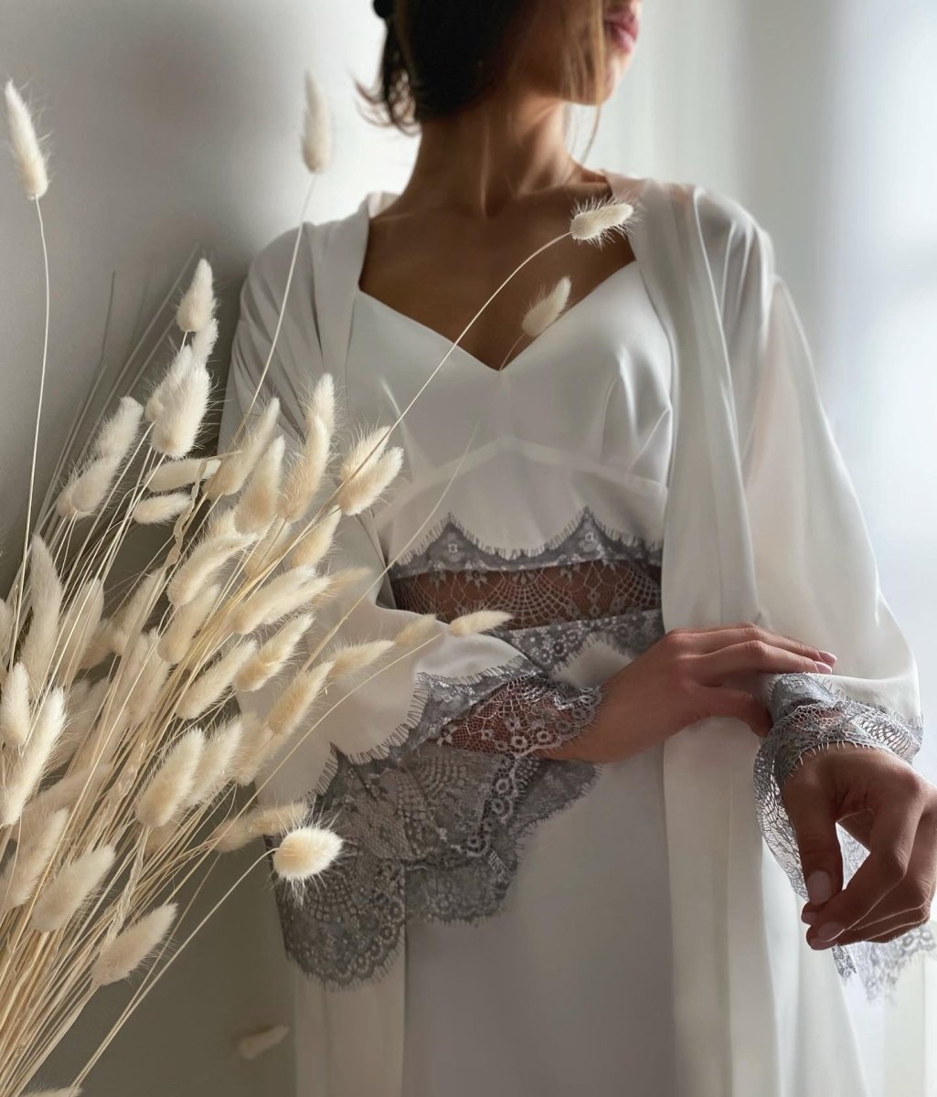 Balti naktiniai ir chalatas su nėriniais - Chère Madam